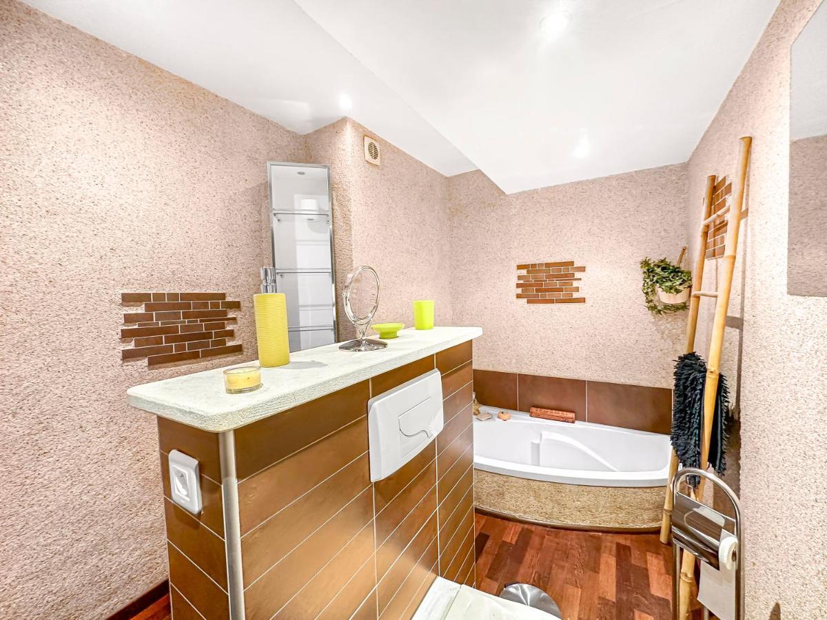 Appartement Les Portes Du Chateau Beaucairois à Beaucaire  Extérieur photo