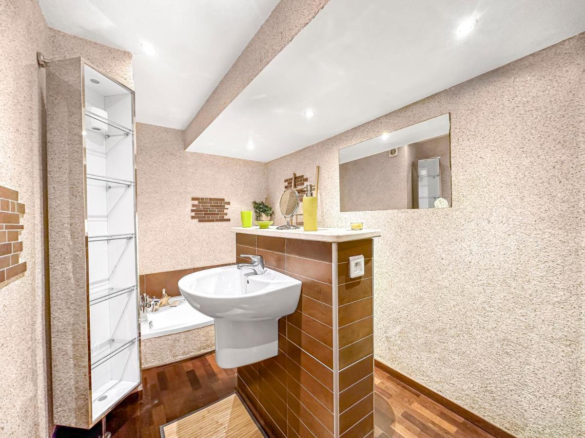 Appartement Les Portes Du Chateau Beaucairois à Beaucaire  Extérieur photo